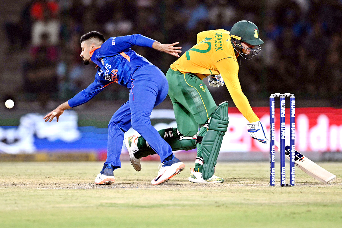 India Lose First T20 - Sakshi17