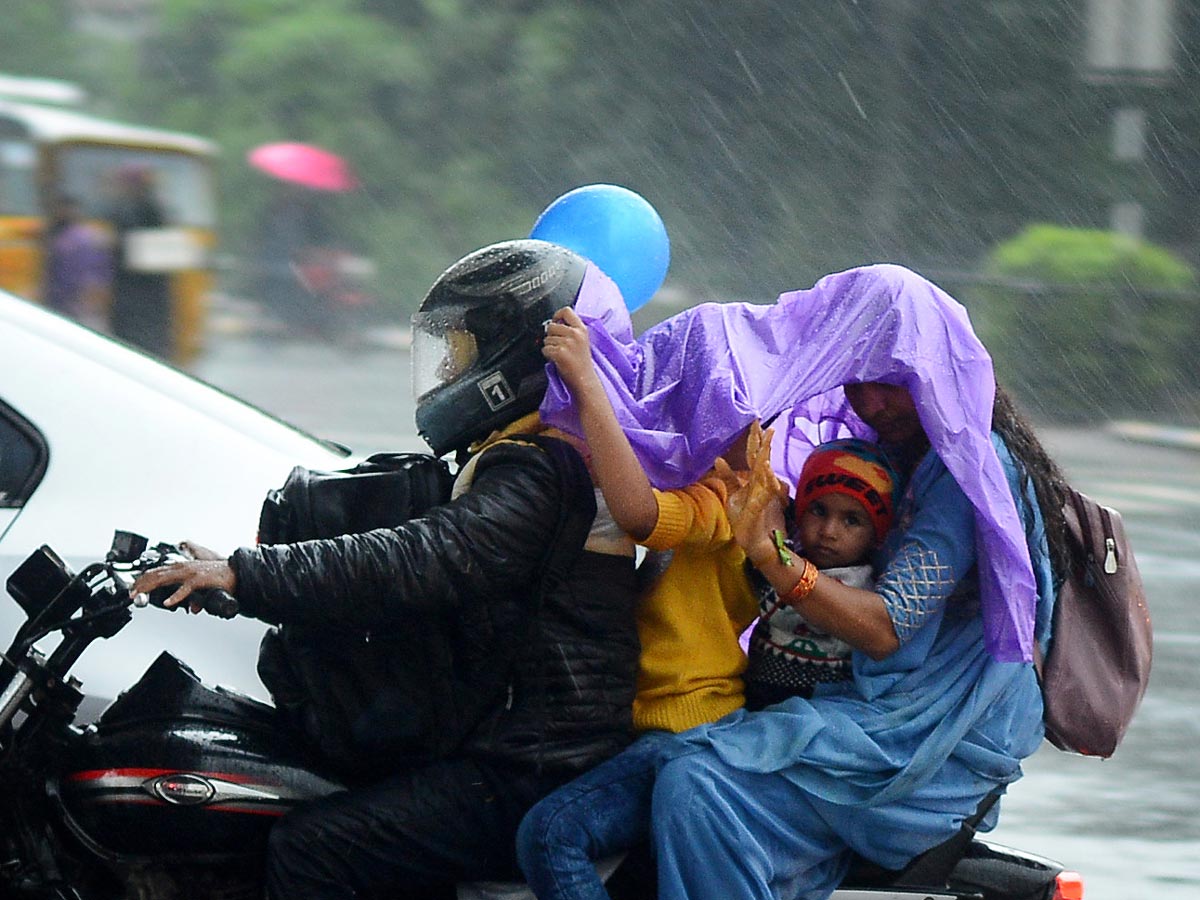 Heavy Rain In Hyderabad Photo Gallery - Sakshi16