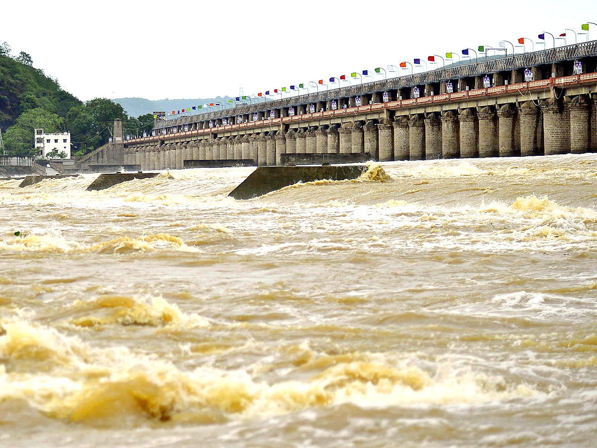 Huge Flood hit In Prakasam Barrage - Sakshi1