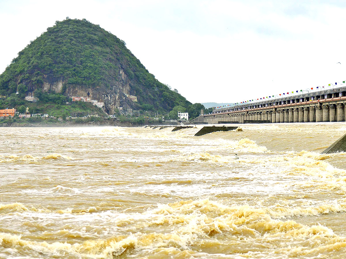 Huge Flood hit In Prakasam Barrage - Sakshi13