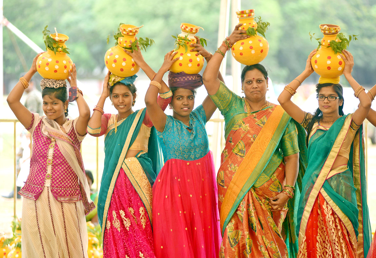 Sri Ujjaini Mahakali Bonalu Photos  - Sakshi6