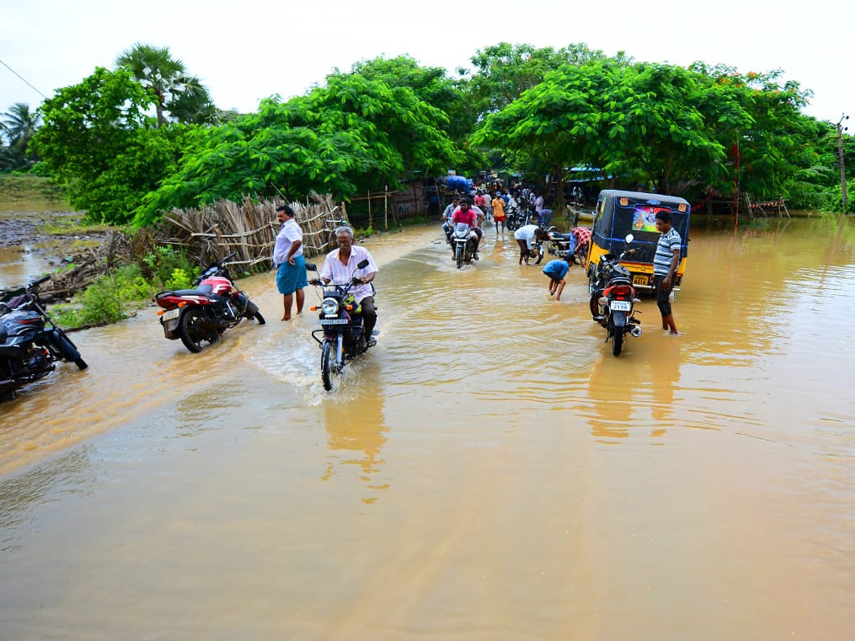 Godavari Flood Affect in Konaseema District Photo Gallery - Sakshi5