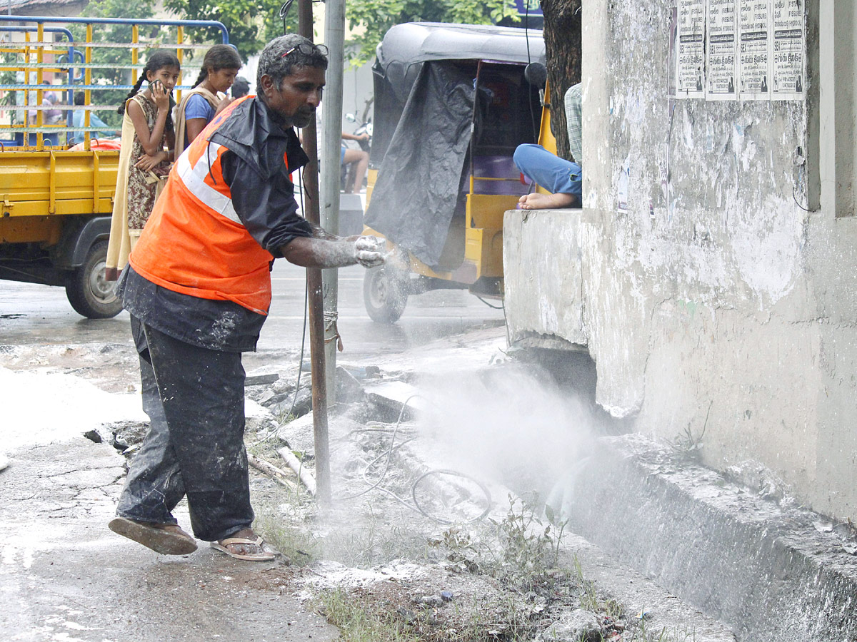 Badrachalam: People Cleaning Up After Godavari Floods 2022 - Sakshi16