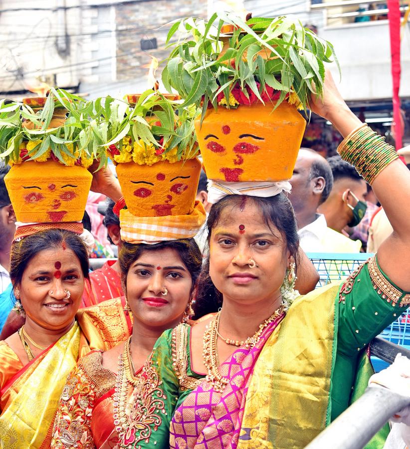 Lal Darwaza Mahankali Bonalu Grandly Celebrated At Hyderabad - Sakshi12