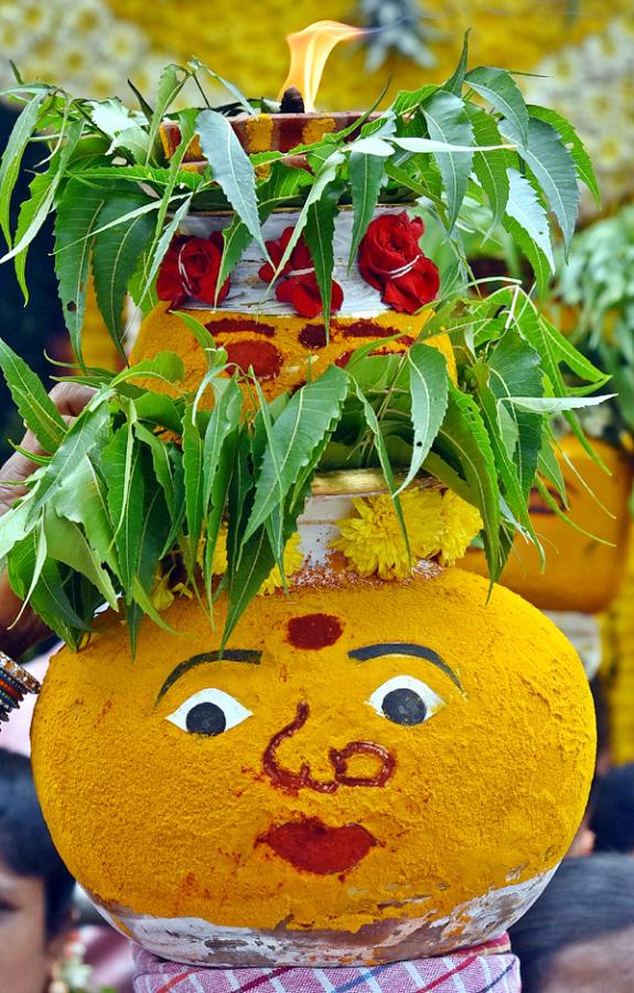 Lal Darwaza Mahankali Bonalu Grandly Celebrated At Hyderabad - Sakshi13