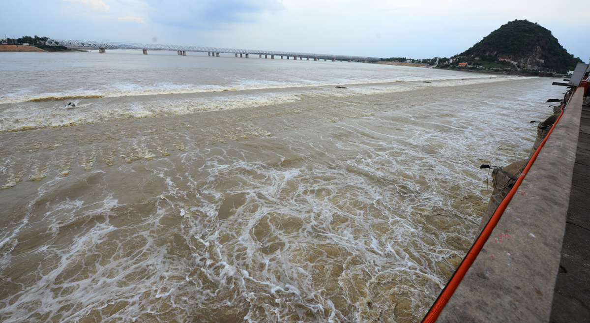 Pleasant Atmosphere In Prakasam Barrage Photos - Sakshi10