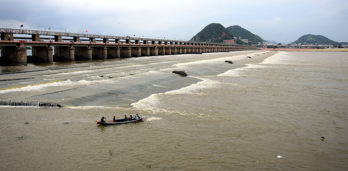 Pleasant Atmosphere In Prakasam Barrage Photos - Sakshi9