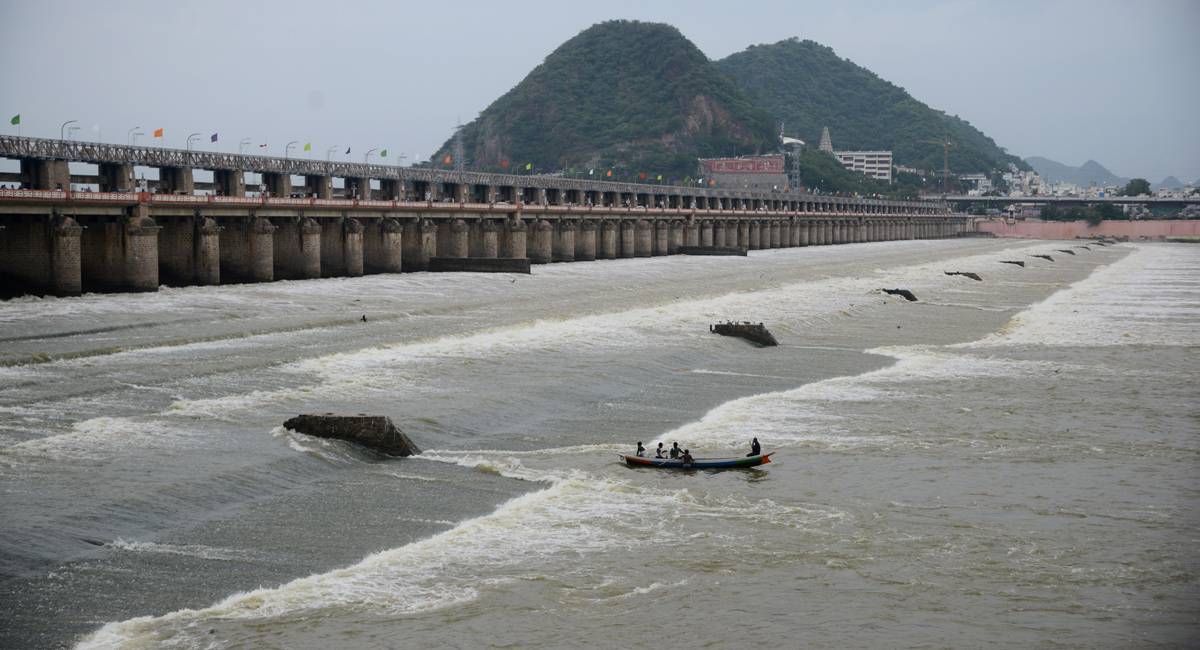 Pleasant Atmosphere In Prakasam Barrage Photos - Sakshi8