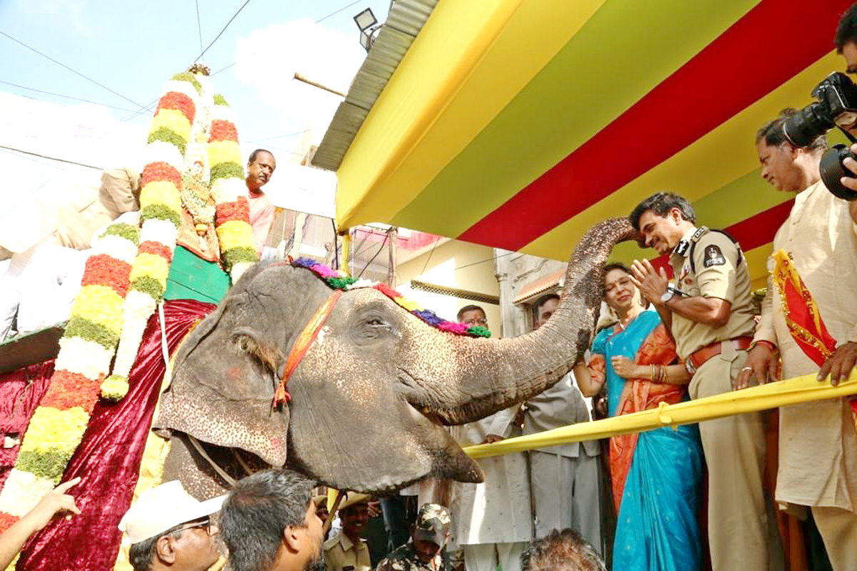 Akkanna Madanna Mahankali Jatara Bonalu 2022 - Sakshi3