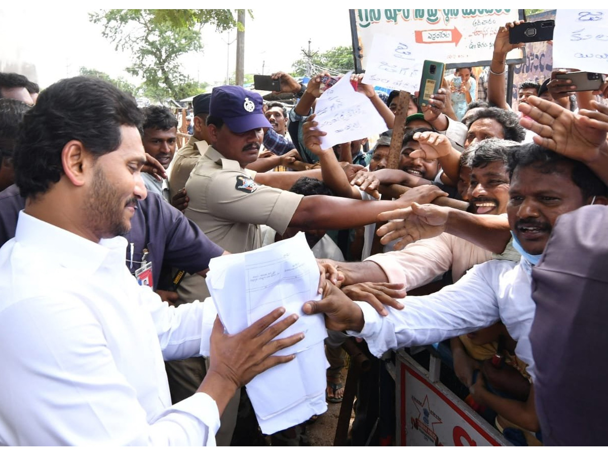 CM YS Jagan Tours Flood hit Villages Day 2 Photo Gallery - Sakshi41
