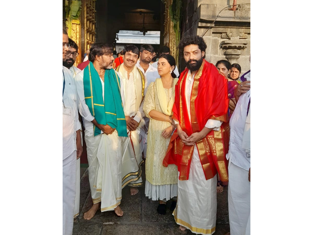 Nandamuri Kalyan Ram Visits Tirumala Tirupati Temple photo Gallery - Sakshi3