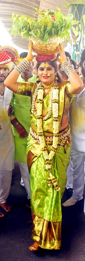 Devotees From Telangana offer Golden Bonam to Kanaka Durga - Sakshi12