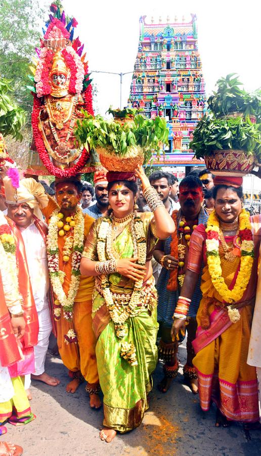 Devotees From Telangana offer Golden Bonam to Kanaka Durga - Sakshi16