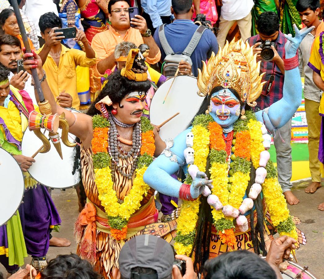 Devotees From Telangana offer Golden Bonam to Kanaka Durga - Sakshi29