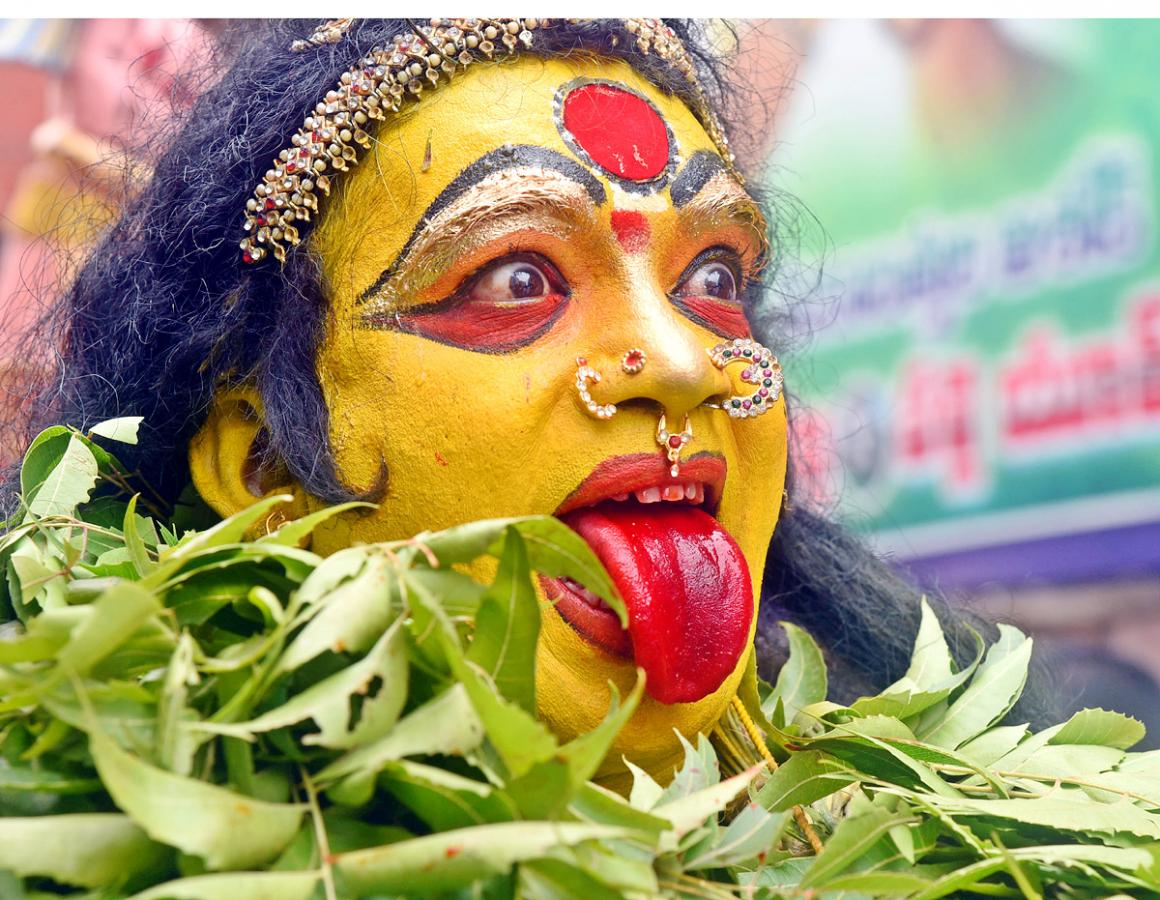 Devotees From Telangana offer Golden Bonam to Kanaka Durga - Sakshi32
