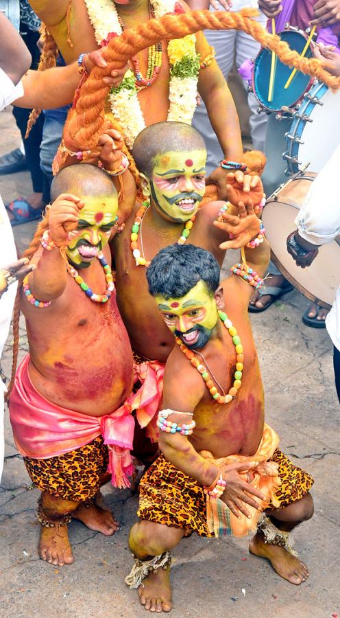 Devotees From Telangana offer Golden Bonam to Kanaka Durga - Sakshi36