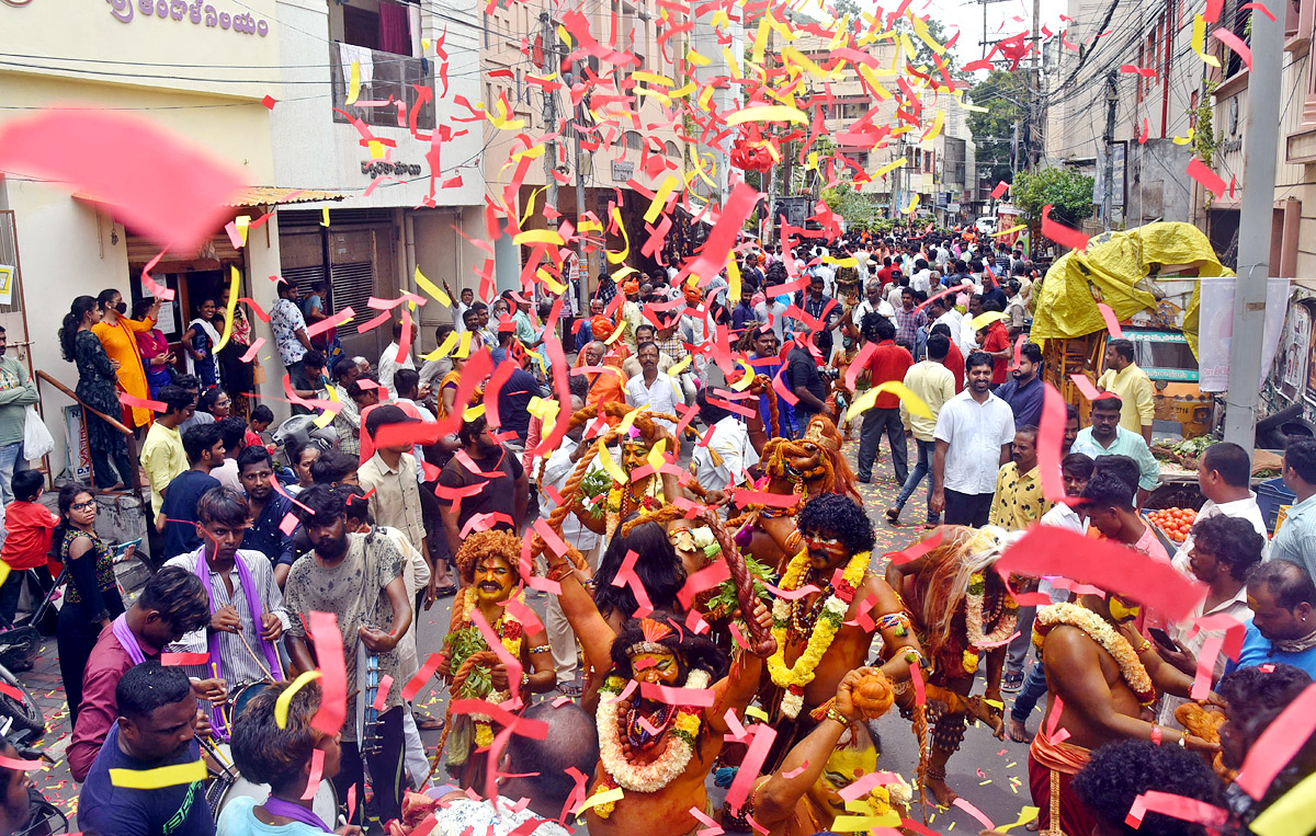 Devotees From Telangana offer Golden Bonam to Kanaka Durga - Sakshi37