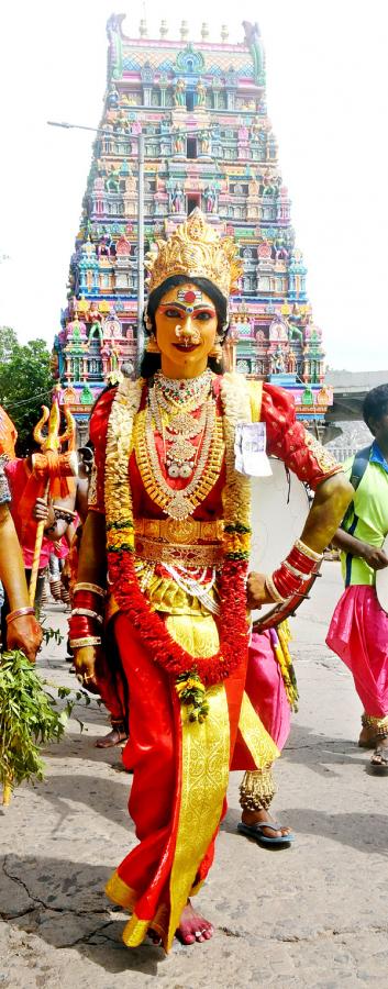 Devotees From Telangana offer Golden Bonam to Kanaka Durga - Sakshi40