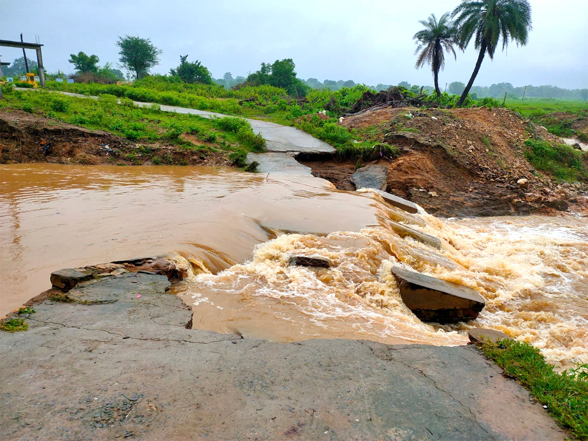 Heavy Rains In Telugu States - Sakshi2