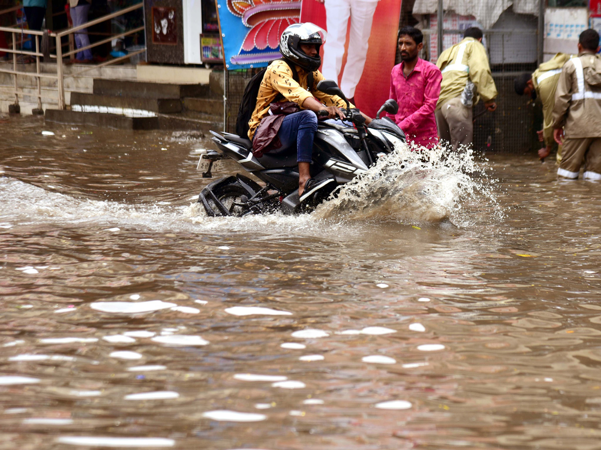 Heavy Rains In Hyderabad Photo Gallery - Sakshi2