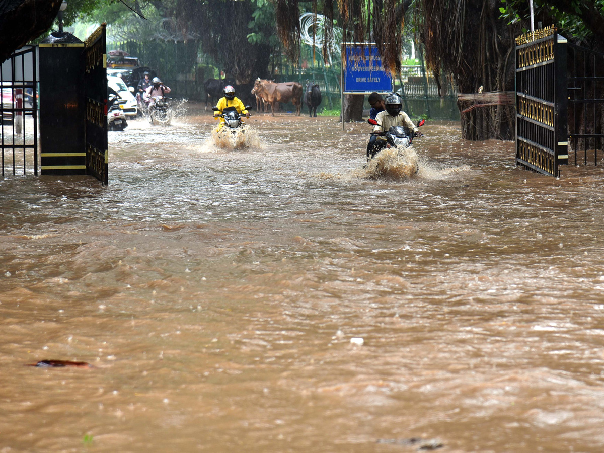 Heavy Rains In Hyderabad Photo Gallery - Sakshi11