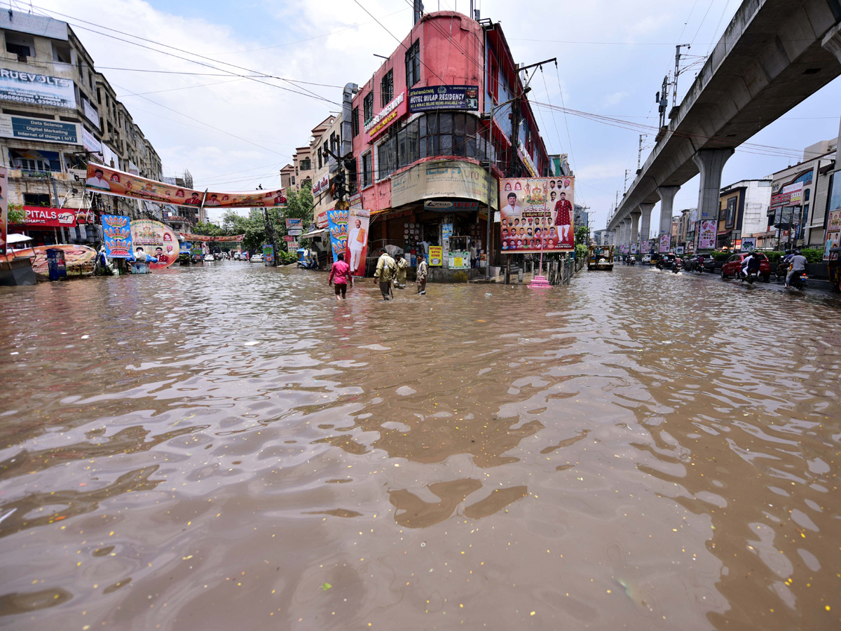 Heavy Rains In Hyderabad Photo Gallery - Sakshi13