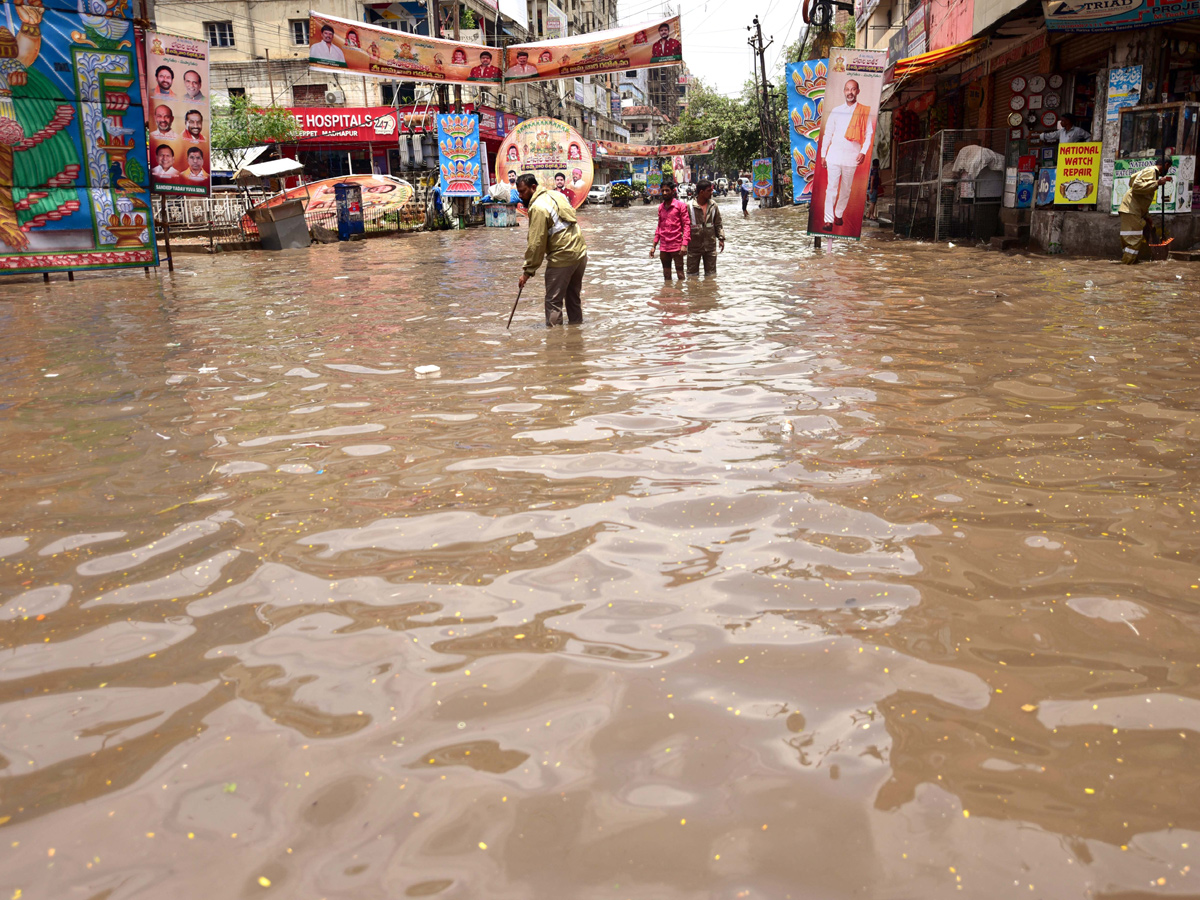 Heavy Rains In Hyderabad Photo Gallery - Sakshi14