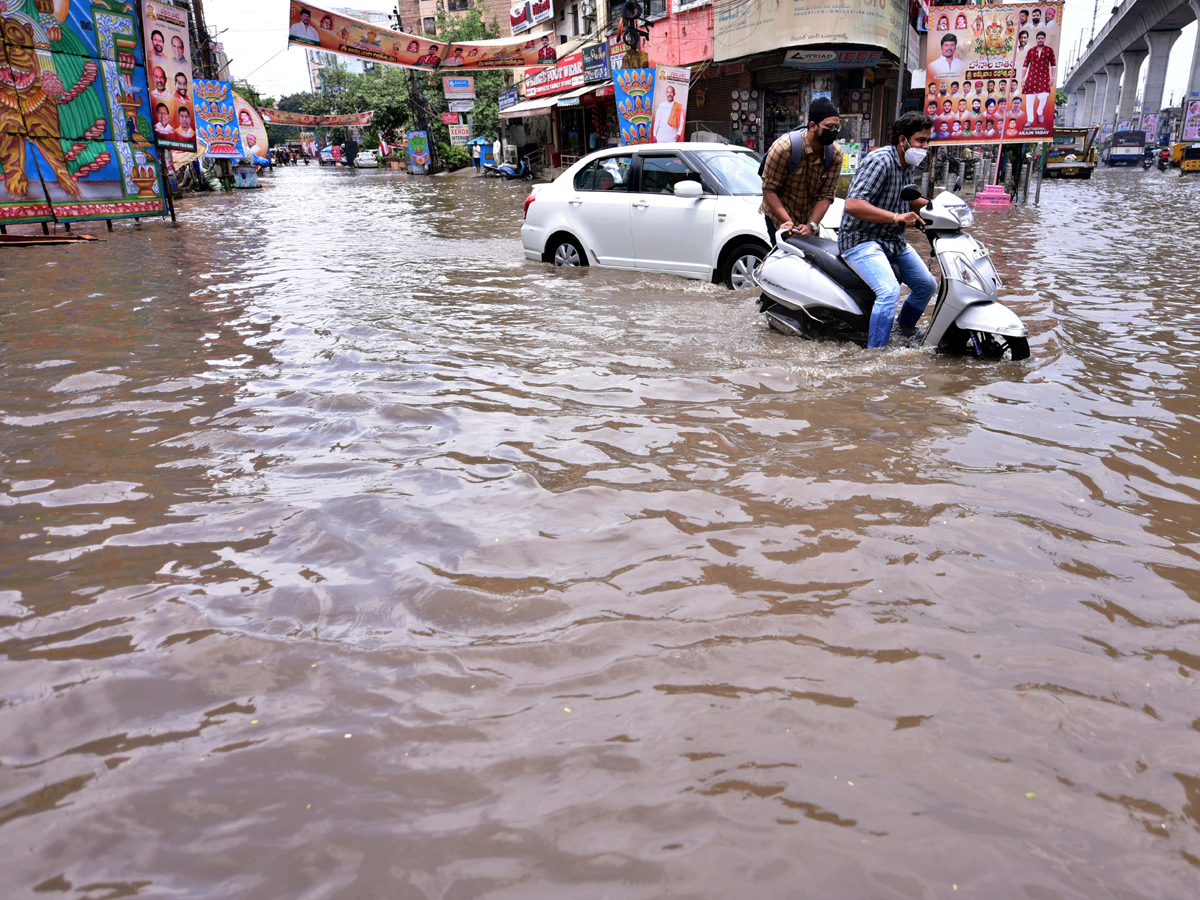 Heavy Rains In Hyderabad Photo Gallery - Sakshi15