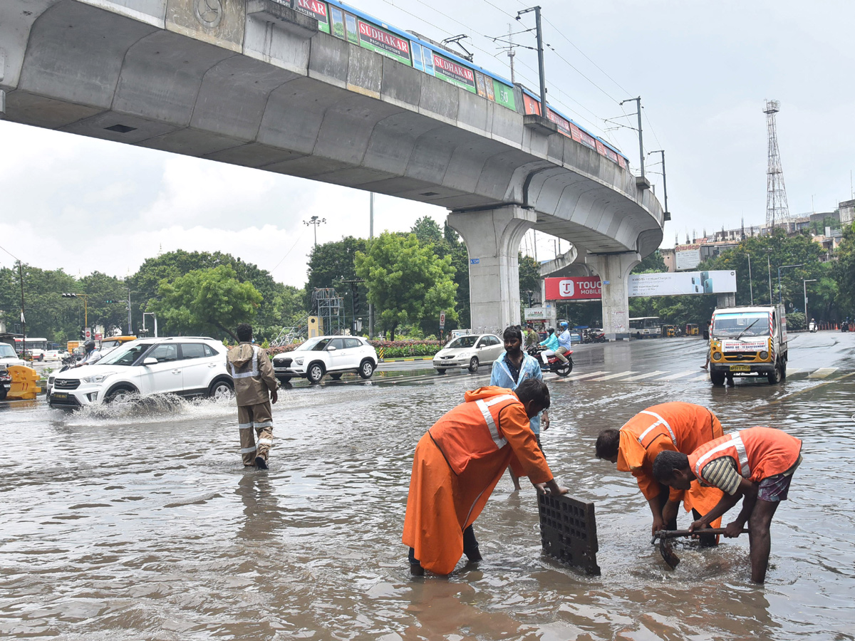 Heavy Rains In Hyderabad Photo Gallery - Sakshi17