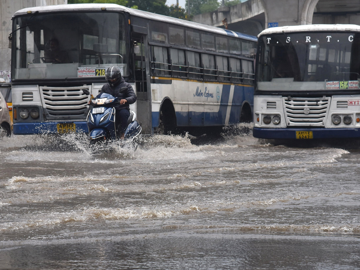 Heavy Rains In Hyderabad Photo Gallery - Sakshi19