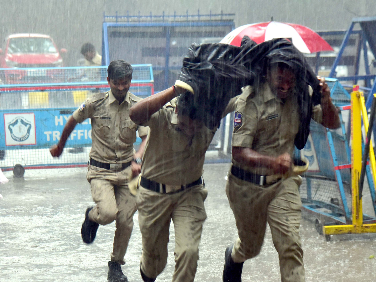 Heavy Rains In Hyderabad Photo Gallery - Sakshi7
