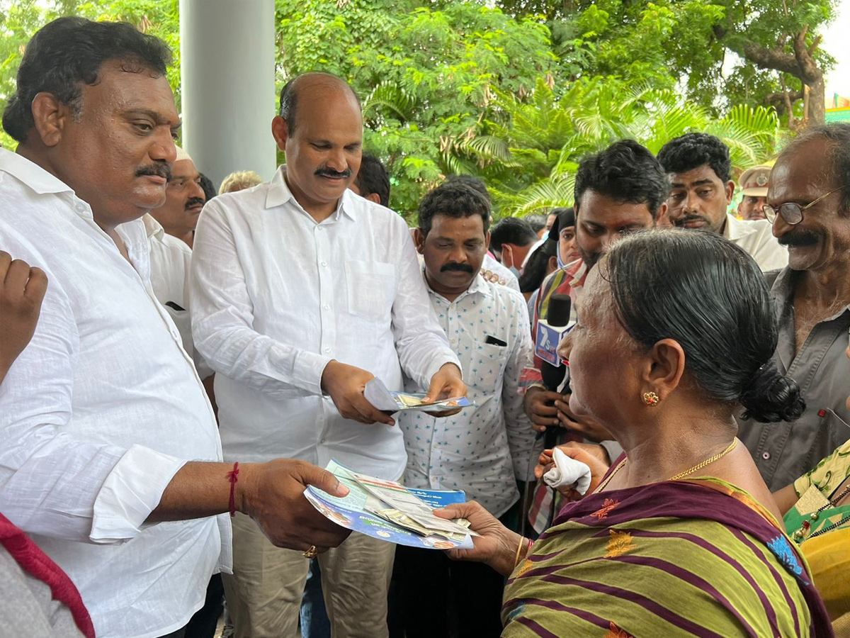 YSR Pensions Home Delivery In All Over AP Photo Gallery - Sakshi14