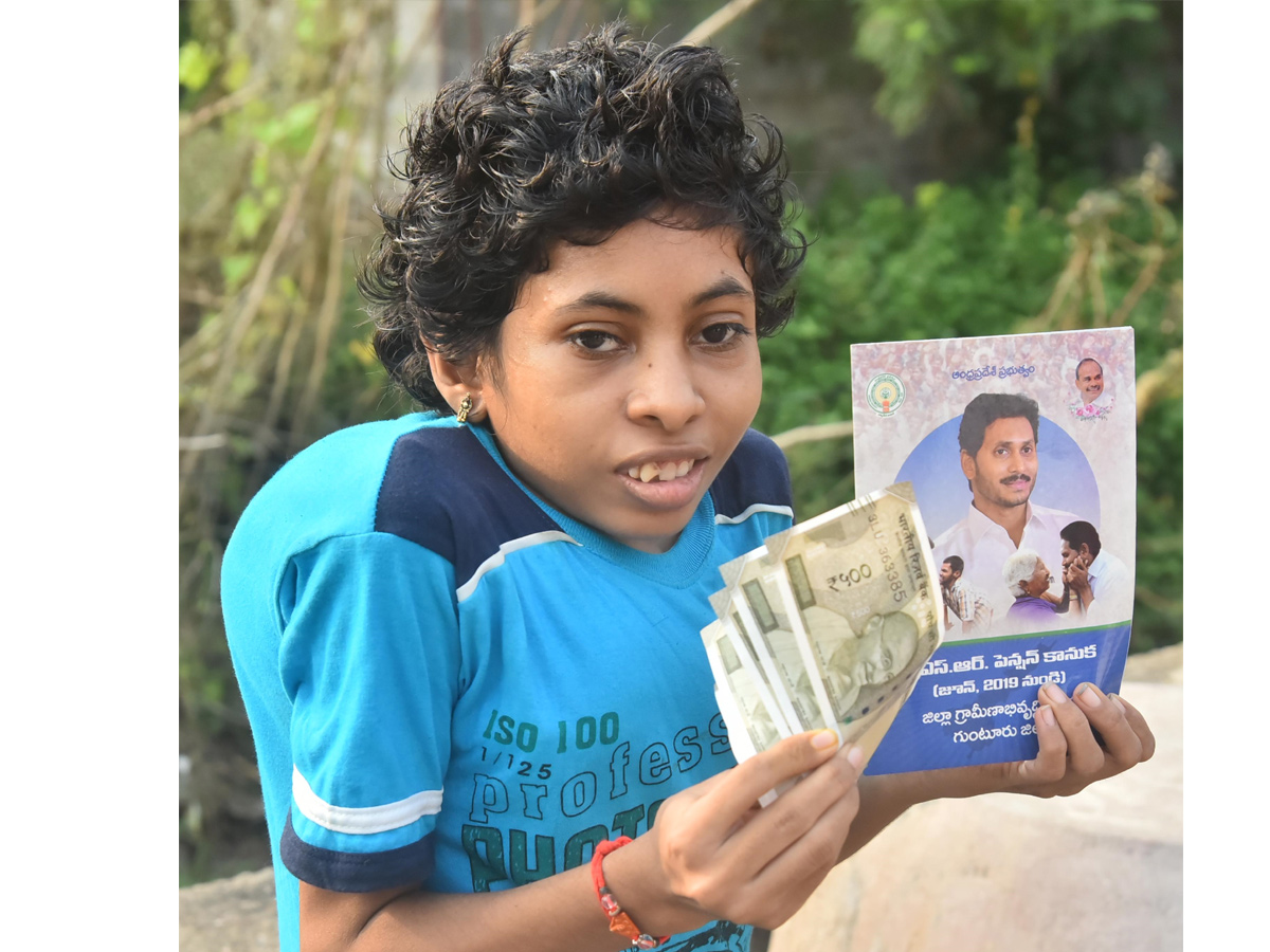 YSR Pensions Home Delivery In All Over AP Photo Gallery - Sakshi3