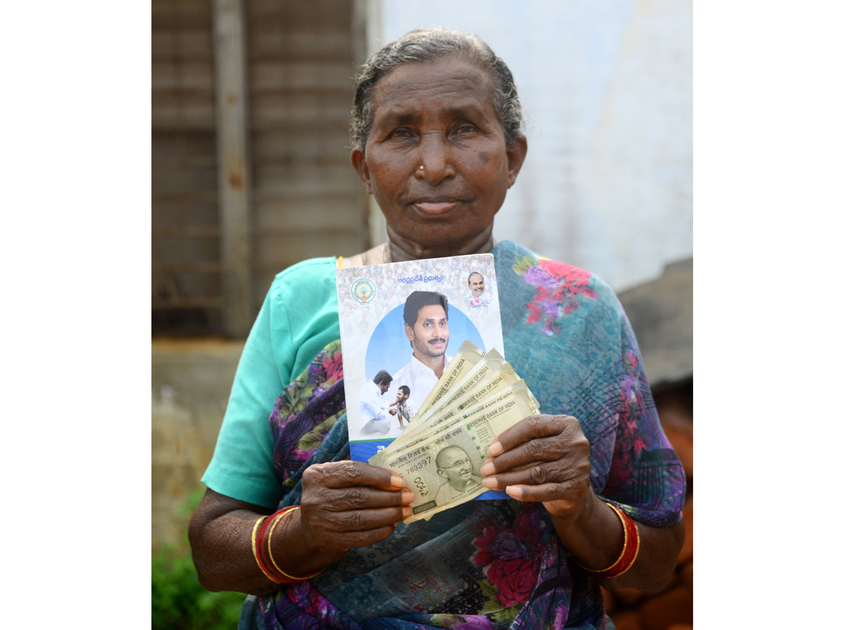 YSR Pensions Home Delivery In All Over AP Photo Gallery - Sakshi21