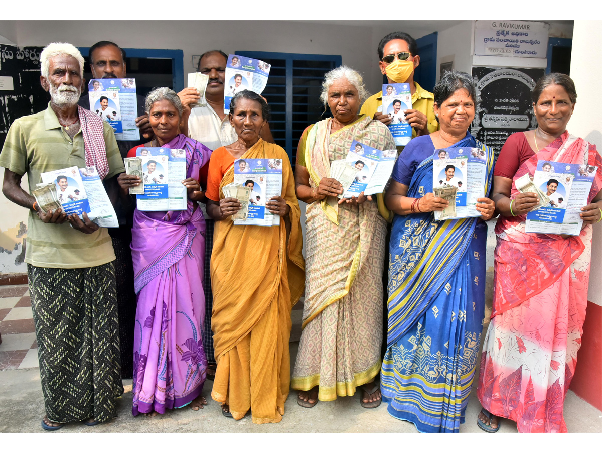 YSR Pensions Home Delivery In All Over AP Photo Gallery - Sakshi7