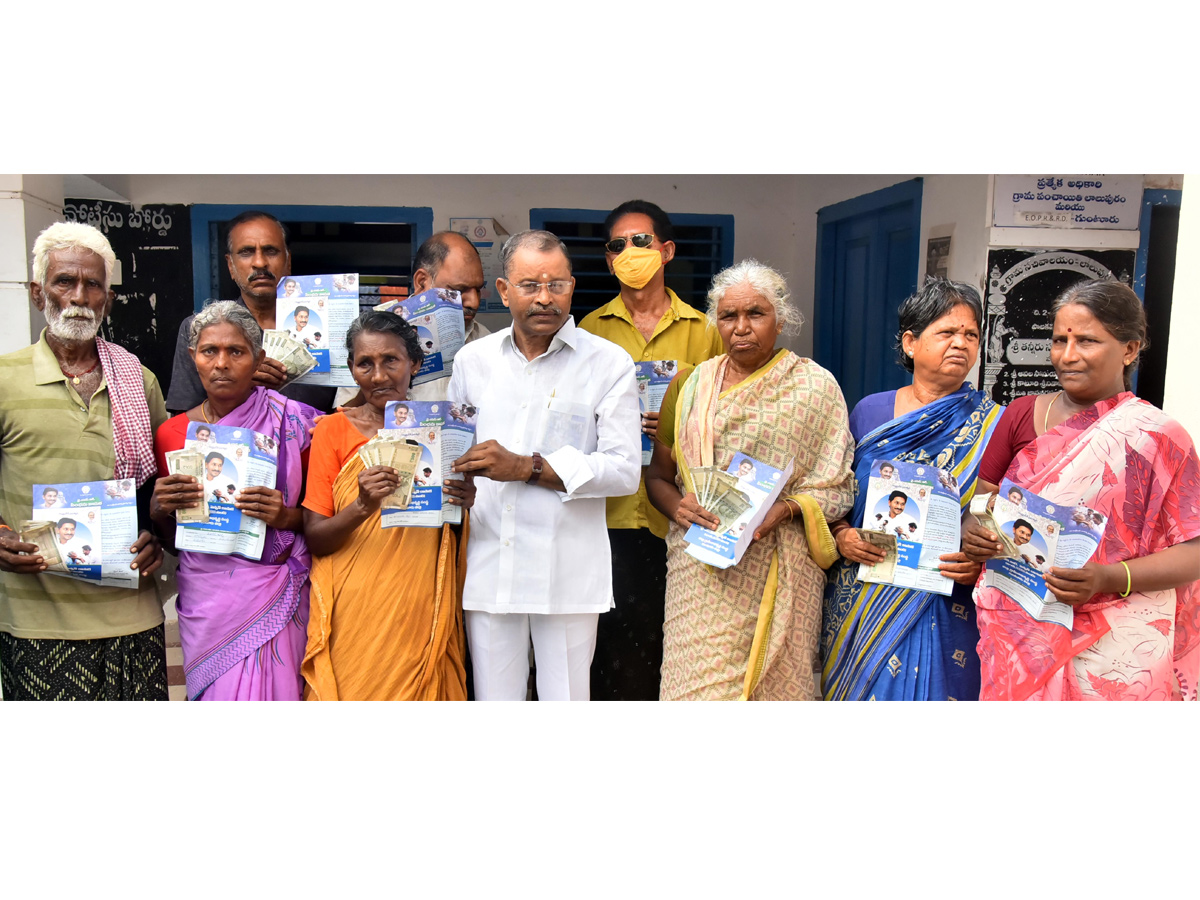 YSR Pensions Home Delivery In All Over AP Photo Gallery - Sakshi8