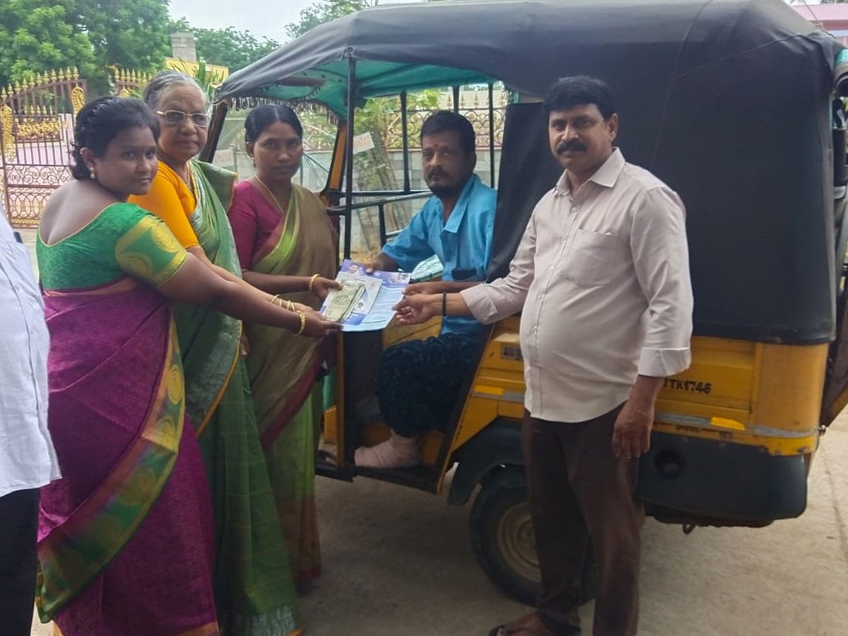 YSR Pensions Home Delivery In All Over AP Photo Gallery - Sakshi10