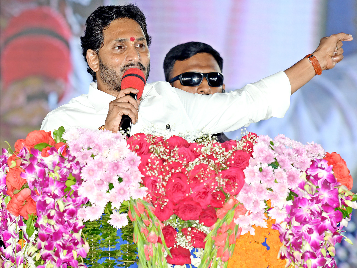 CM Jagan Disburses Jagananna Vidya Deevena Funds - Sakshi7