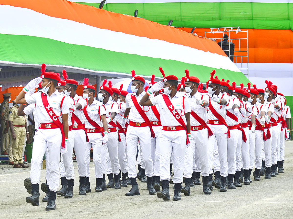 Independence Day Celebration Parade at Indira Gandhi Municipal Stadium Photos - Sakshi11
