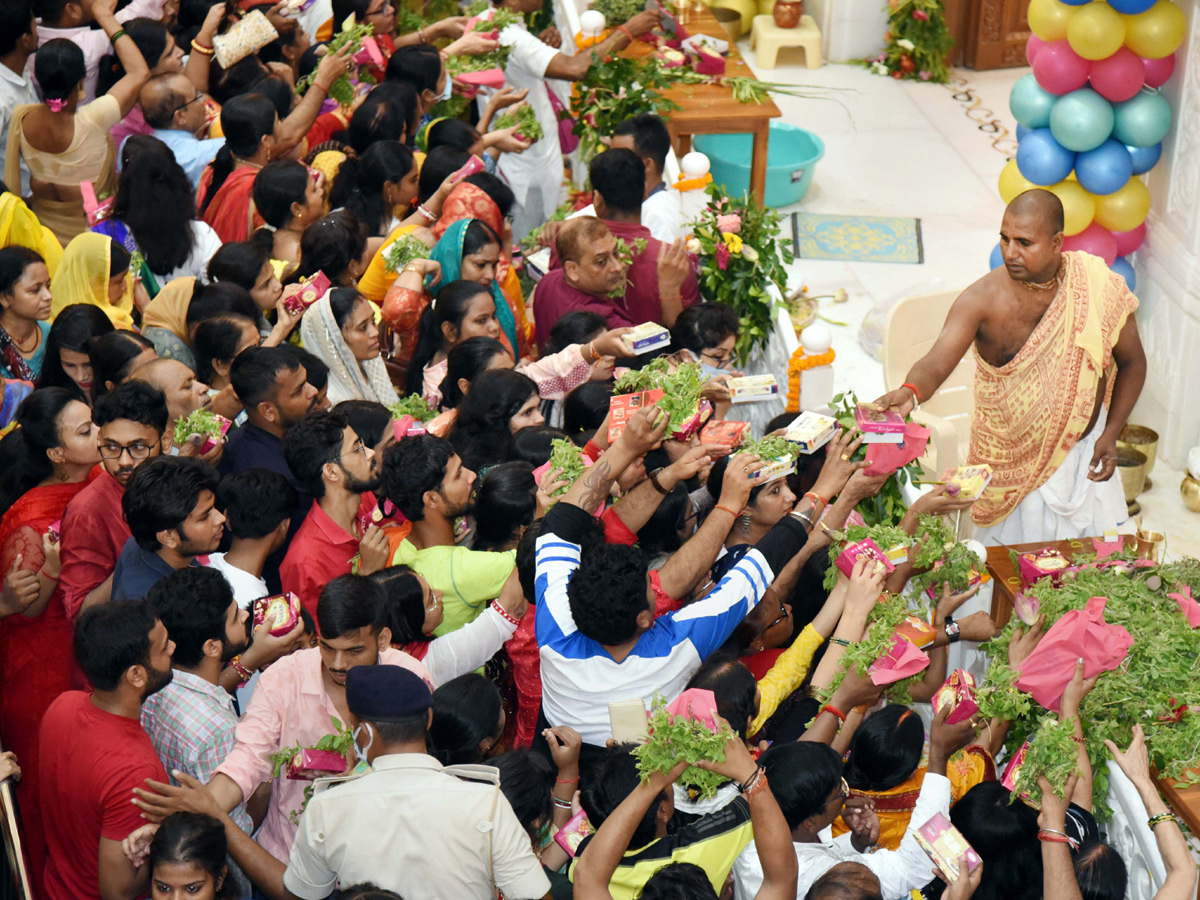 Krishna Janmashtami Festival 2022 Photo Gallery - Sakshi5