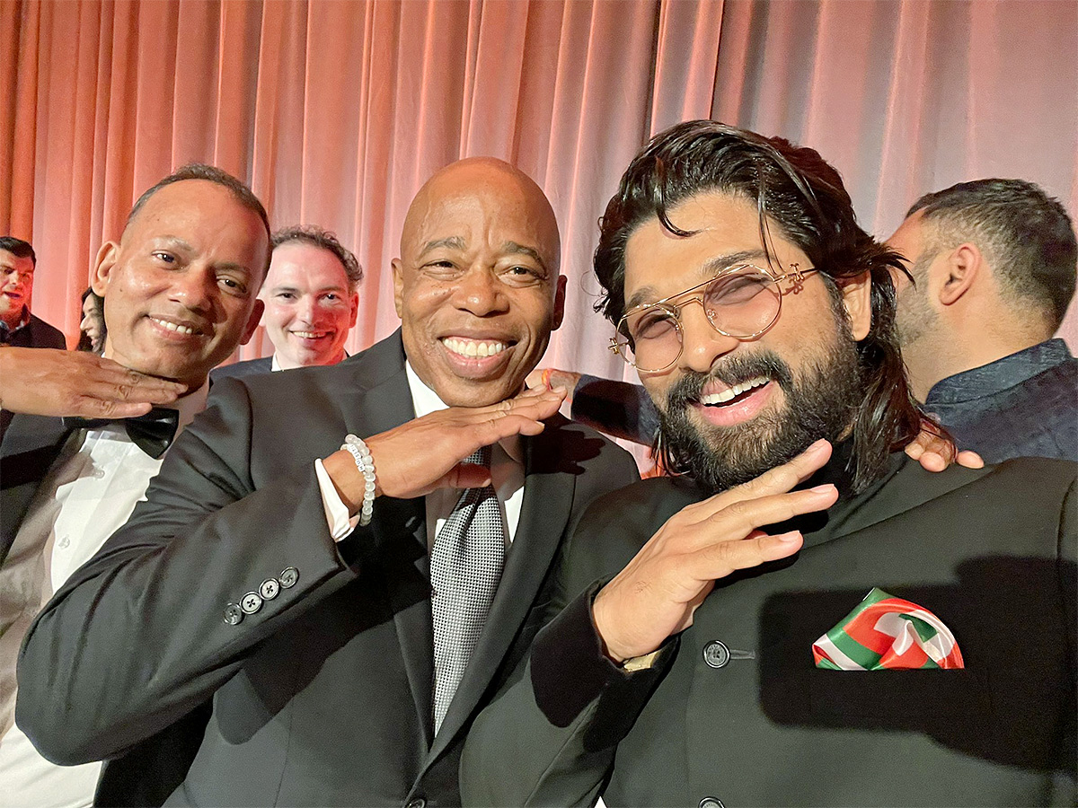 Allu Arjun makes grand entry at India Day parade in New York - Sakshi10