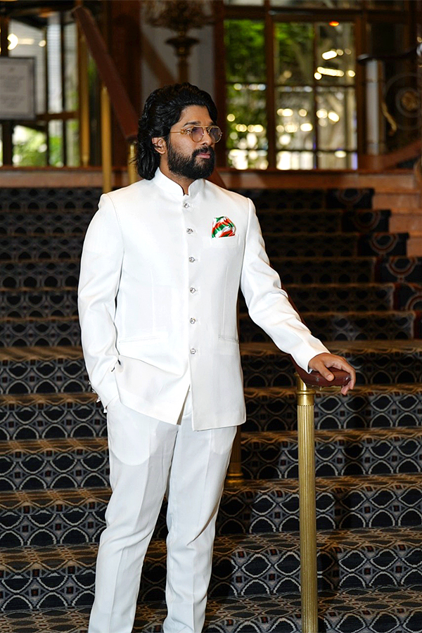 Allu Arjun makes grand entry at India Day parade in New York - Sakshi13