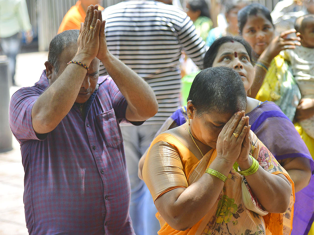 Devotees Rush at Indrakeeladri Durga Devi Temple - Sakshi5