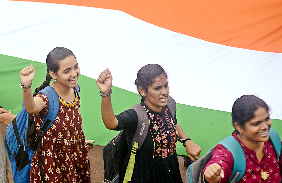 AU Engineering College Students Rally with 500 feet National flag - Sakshi3