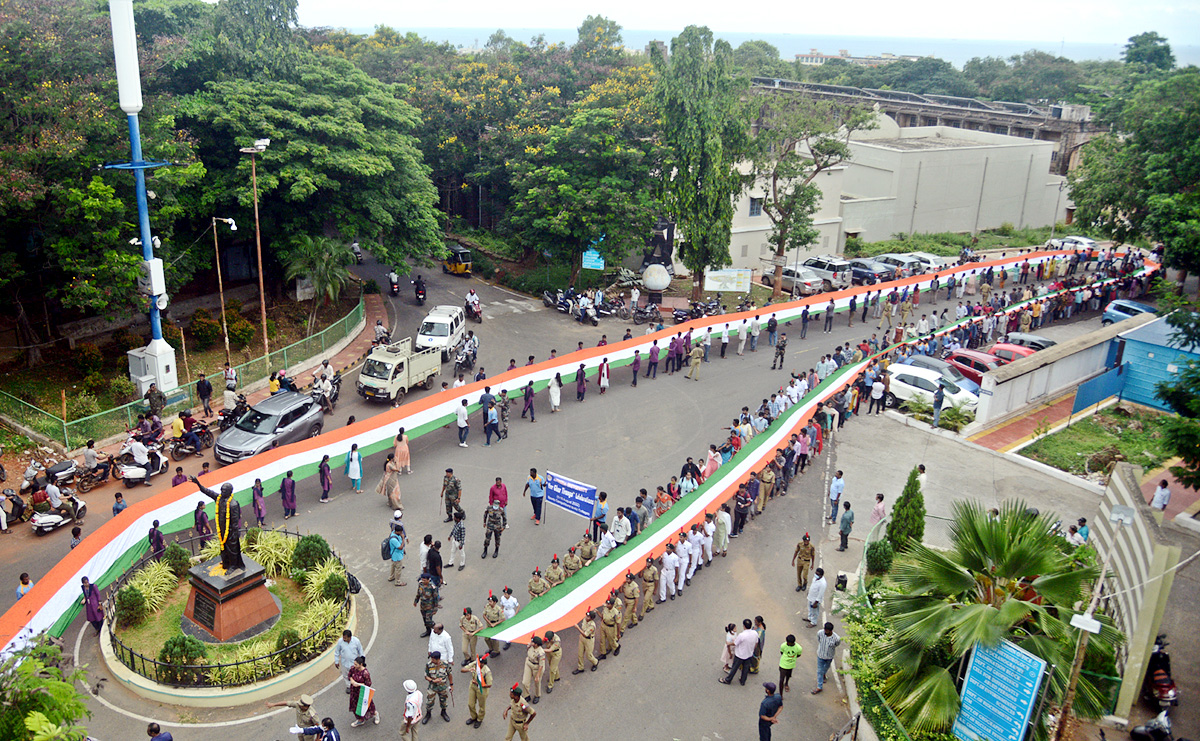 AU Engineering College Students Rally with 500 feet National flag - Sakshi1