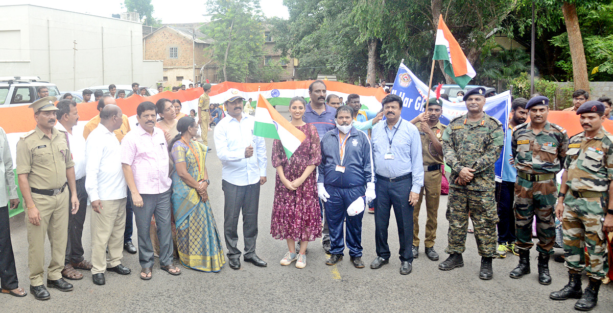 AU Engineering College Students Rally with 500 feet National flag - Sakshi8