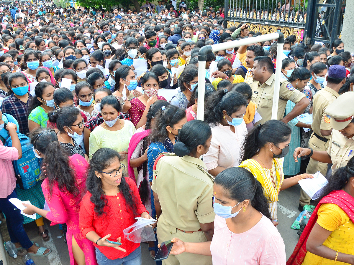 Telangana SI recruitment exam Photo Gallery - Sakshi2