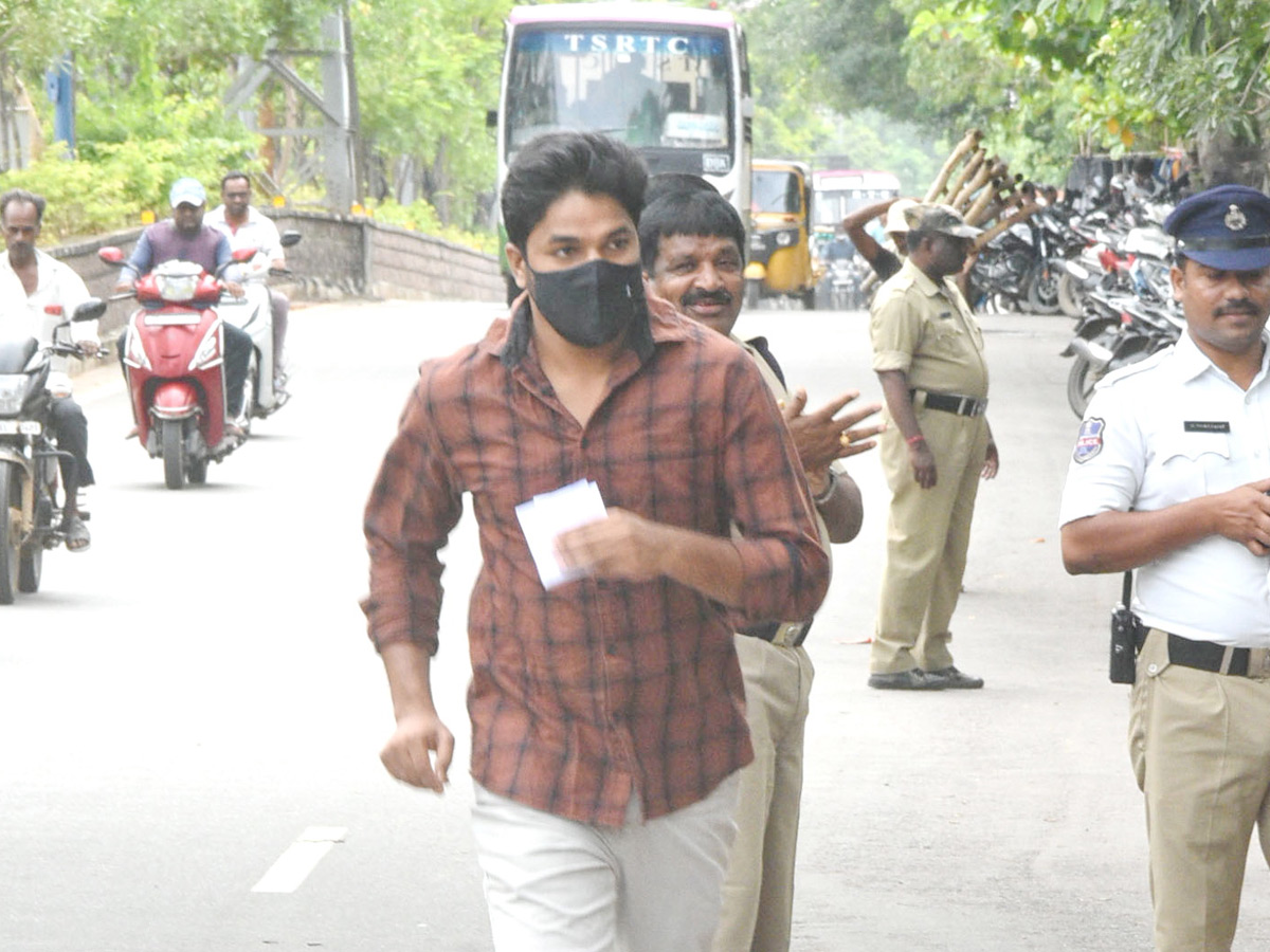 Telangana SI recruitment exam Photo Gallery - Sakshi16