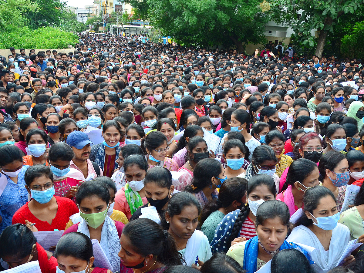 Telangana SI recruitment exam Photo Gallery - Sakshi3