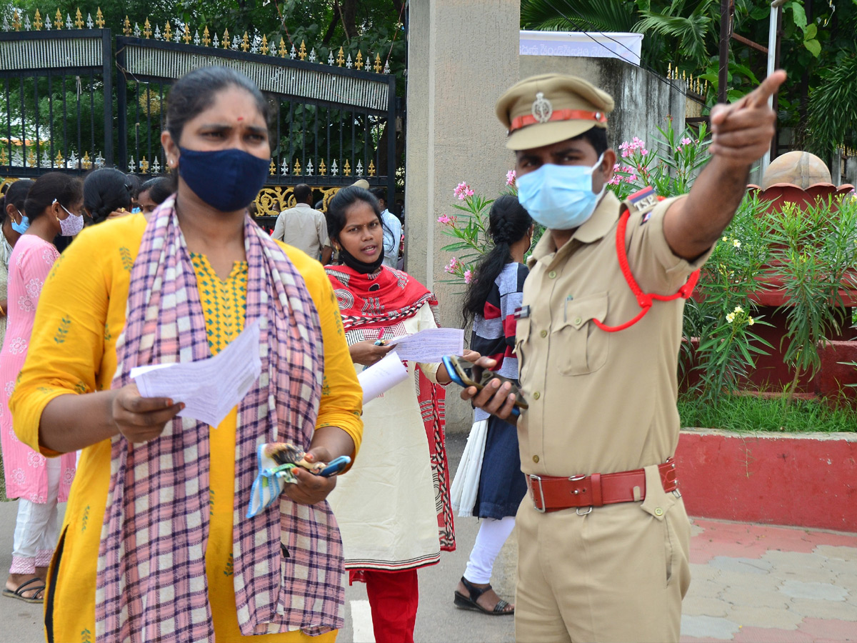 Telangana SI recruitment exam Photo Gallery - Sakshi4